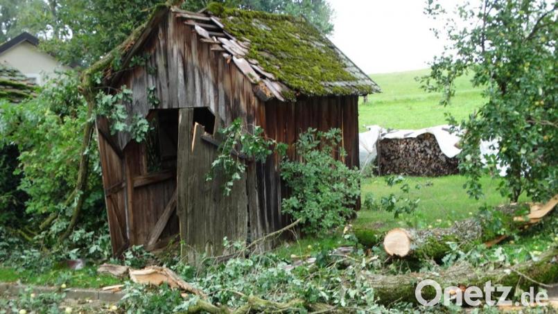 Stark mitgenommen von einem Sturm im August 2017 präsentierte sich das alte Seiboldsrichter Waaghäuschen, das zunächst nur notdürftig repariert worden war. Bild: ct
