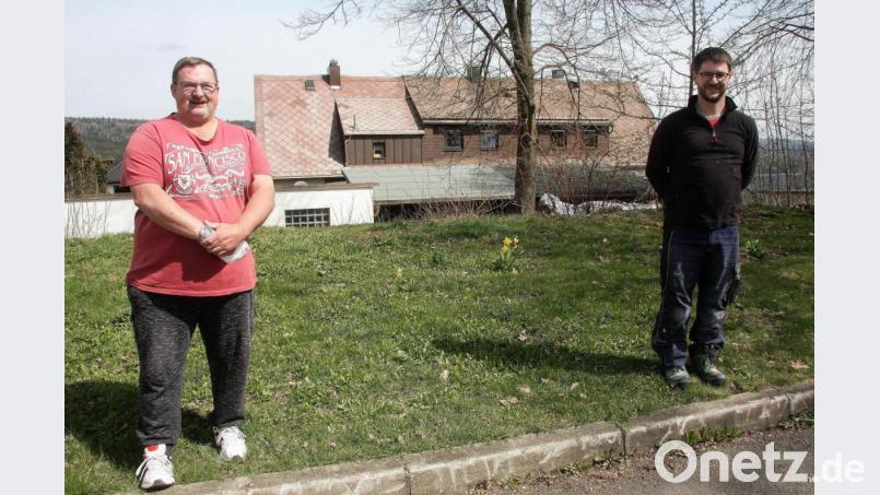 Das Amt des neuen BRK-Bereitschaftsleiters in Fuchsmühl übernahm Andreas Konz (rechts). Vorgänger Wolfgang Eiglmeier (links) gratulierte zur Wahl. Bild: wro