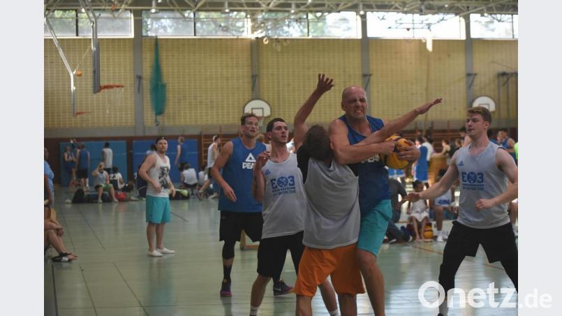 3x3-Basketball bedeutet viel Körpereinsatz. Bild: Tobias Schwarzmeier