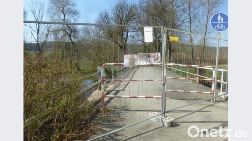 Jetzt soll es schnell gehen: Bis zum Jahresende will Bürgermeister Maximilian Beer Pläne für den Neubau der Brücke über die Schwarzach vorlegen. Archivbild: mad