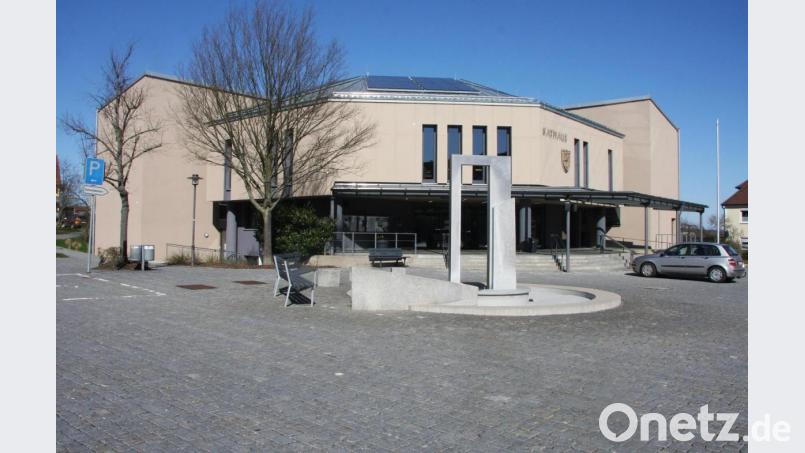 Am 26. September wird der Bundestag gewählt. In Wiesau stehen die Wahlurnen in der Schönhaider Mehrzweckhalle, in der Mittelschule und im Rathaus (Bild). Der Marktrat beschloss, in jedem Wahllokal auch einen Briefwahlbezirk einzurichten.