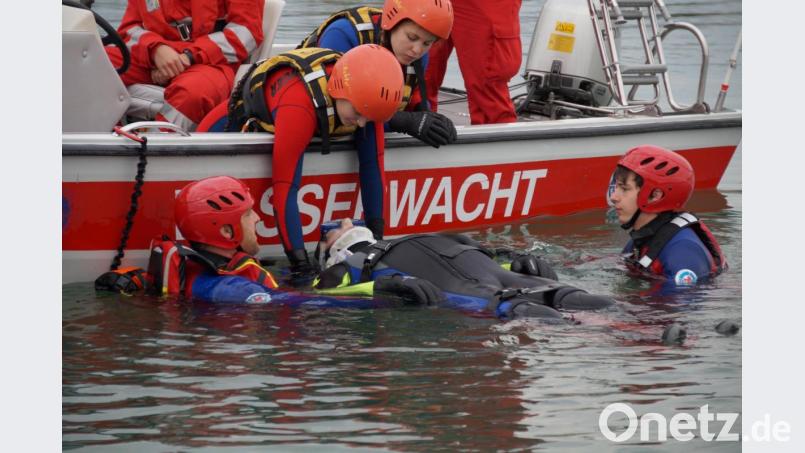 Eine Rettungsübung der Wasserwacht Ortsgruppe Neustadt heute mit moderner Ausrüstung. Bild: prh