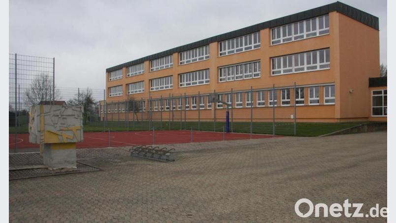 Mit der erhofften Förderung möchte der Markt Wiesau auch Gelder für die Schulen (im Bild die Mittelschule) bereitstellen, um den Anschluss an das schnelle Internet bezahlen zu können. Bild: wro