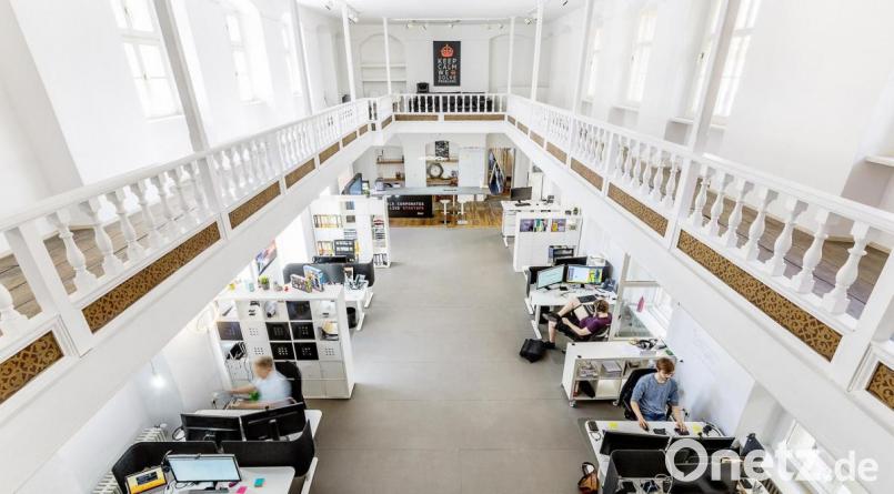 Hier wird Zukunft gemacht: Das Büro der Firma Bewegewas befindet sich im ehemaligen Fotoatelier Sommer in der Unteren Nabburger Straße in Amberg. Bild: Bewegewas