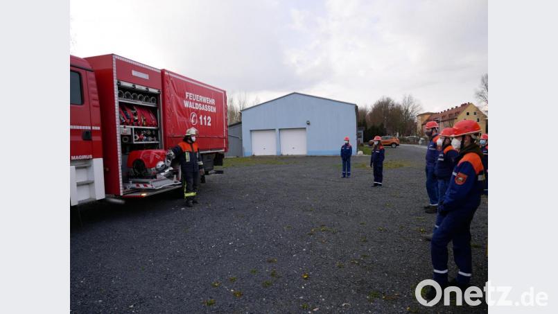 Auch die Jugendfeuerwehr Waldsassen beginnt wieder mit den Übungen. Allerdings aufgeteilt in zwei Gruppen, die sich nur alle zwei Wochen treffen. Bild: flm