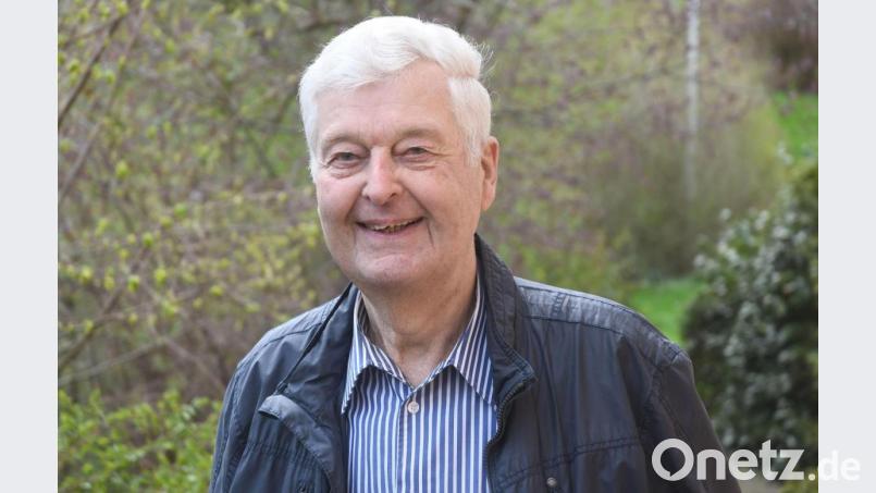 Als eloquenter, diplomatischer Netzwerker leitete Hermann Weigl über 15 Jahre das Straßenbauamt Weiden. In zahlreiche Projekte konnte er mehr als eine halbe Milliarde investieren. Am 5. Mai feiert er seinen 80. Geburtstag. Bild: Gabi Schönberger