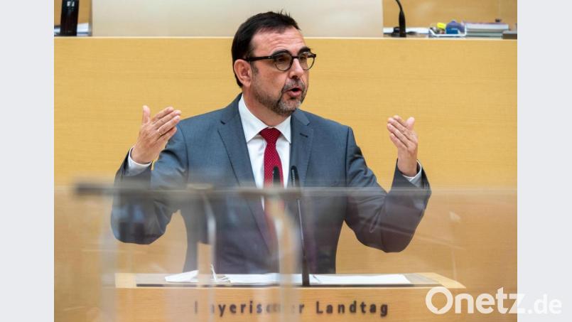 Klaus Holetschek (CSU), Staatsminister für Gesundheit und Pflege, spricht während seiner Regierungserklärung im Plenarsitzung im bayerischen Landtag. F Bild: Peter Kneffel/dpa