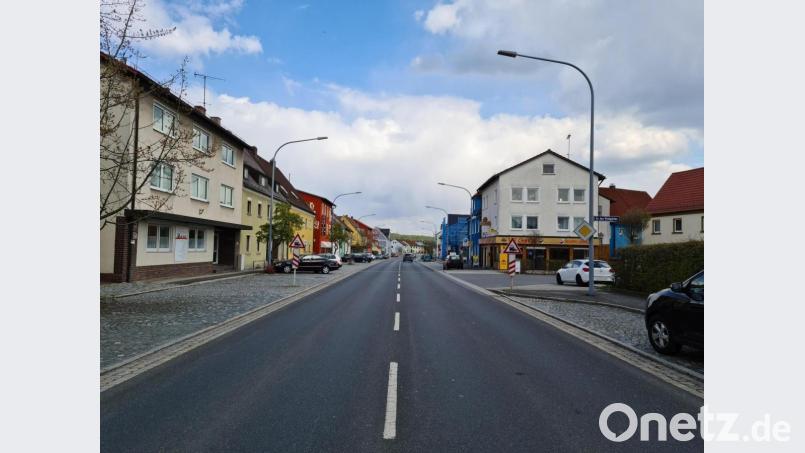 An der Neuen Amberger Straße gibt es zahlreiche Geschäfte und Gastronomen. Der Grafenwöhrer Stadtrat möchte auch diese in das Geschäftsflächenprogramm einbeziehen und wägt eine Ausweitung des Sanierungsgebiets ab. Bild: sne