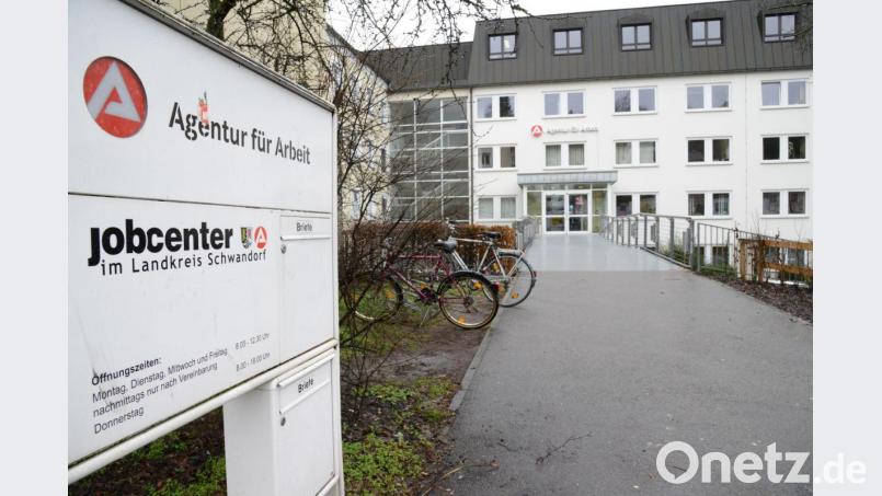 Die Agentur für Arbeit Schwandorf legte die Zahlen für April vor. Die sind wenig erfreulich. Bild: Petra Hartl
