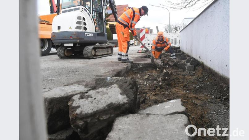Derzeit bringen Arbeiter die Domprediger-Dr.-Maier-Straße auf Vordermann. Bild: Gabi Schönberger