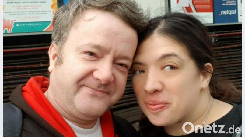 Ein Bild aus glücklichen Zeiten: Karina Dietz aus Weiden mit ihrem Freund Tony, der aber in England lebt, und den sie schon lange nicht mehr gesehen hat. Bild: Dietz/exb