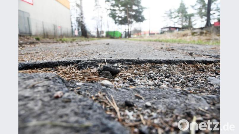 Ebenfalls im Instandsetzungsprogramm 2021 des Tiefbauamtes: der Gehweg Am Forst. Bild: Gabi Schönberger