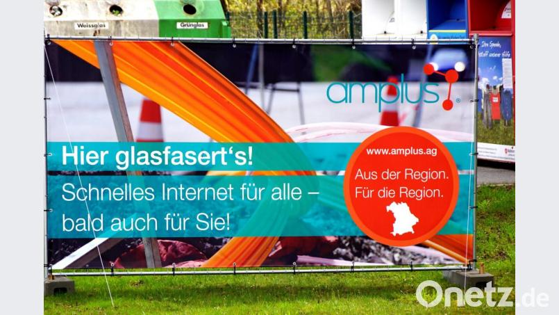 Hier „glasfasert`s“, aber nicht in Weiss- und Grünglas, wie die Aufschriften des Glascontainers im Hintergrund vermuten lassen. Bild: bkr