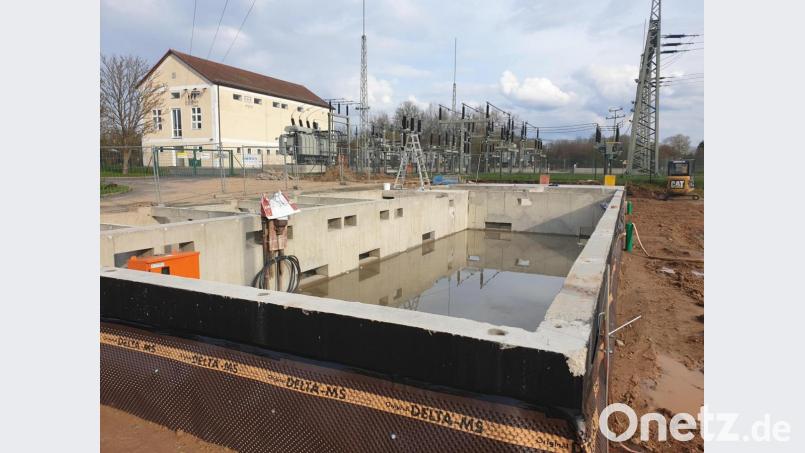 Aktuell wird am Umspannwerk im Stadtteil Lerchenfeld das neue Schalthaus der Stadtwerke errichtet. Bild: ws