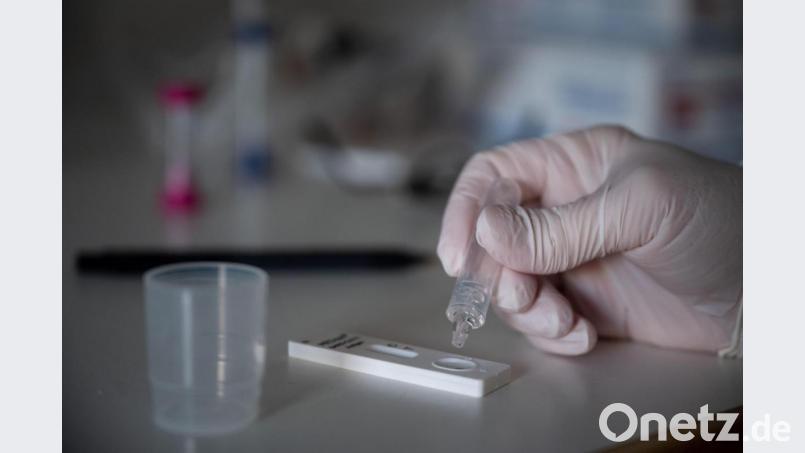 Der ASB-Regionalverband Jura meldet nach sechs Wochen seinen 10 000. Corona-Bürgertest. Symbolbild: Sebastian Gollnow/dpa