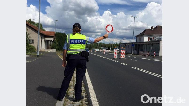 Bei einer Kontrolle bei Schirnding bekam ein Reisender aus Rumänien Probleme. Symbolbild: Bundespolizei/exb