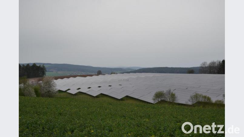 Seit dem vergangenen Oktober ist die Photovoltaikanlage am Diendorfer Berg in Betrieb. Künftig möchte die Stadt Neunburg keine Solarparks auf der grünen Wiese mehr genehmigen. Bild: pko