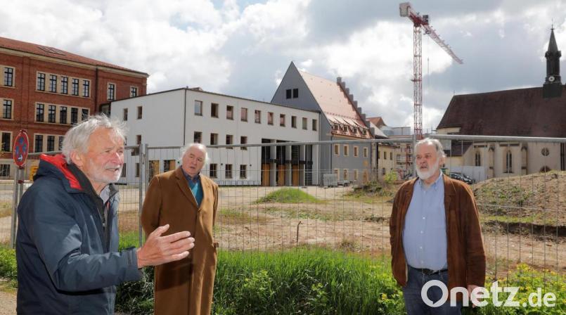 Die IG Menschengerechte Stadt erreicht die für ein Bürgerbegehren notwendige Anzahl an Unterschriften e mit „Keine Brutalarchitektur in der historischen Altstadt“. Trotzdem wird weitergesammelt. Von links: IG-Vorsitzender Achim Hüttner, Stefan Reuther und Wolfgang Schimmel. Bild: Wolfgang Steinbacher