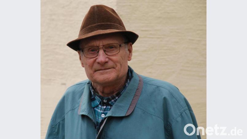 Neun Jahre alt war Alois Schraml bei Kriegsende. Heute, über ein Dreivierteljahrhundert später ist er 85. Es sind keine großen Geschichten, die er über die Zeit damals erzählt. Eher Bruchstücke, die er aus seiner Erinnerung hervorkramt Bild: cvl