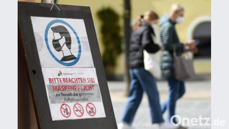 Die Maskenpflicht ist eine der Corona-Schutzmaßnahmen, die seit Pandemie-Beginn von den Ordnungsämtern und der Polizei kontrolliert wird. Bild: Gabi Schönberger