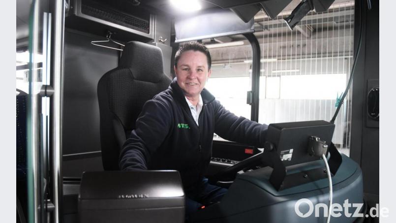 An Vatertag heißt es bei Wies: Frauen ans Steuer. Der erste Impuls dieser Aktion kam von Claudia Conrad, die seit 2000 für das Weidener Busunternehmen arbeitet. Bild: Gabi Schönberger