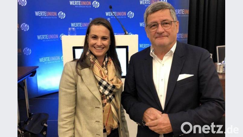 Netzwerkerin Juliane Ried mit dem konservativen Wirtschaftsjournalsiten Roland Tichy. Bild: Twitter/Ried