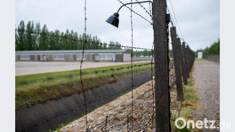 Ein Zaun und ein Wachturm in der KZ-Gedenkstätte Dachau. In den Jahren von 1933 an waren im damaligen Konzentrationslager dutzende SPD-Mitglieder und Gewerkschafter aus der Oberpfalz inhaftiert. Sie hatten sich dem NS-Regime entgegengestellt. Archivbild: Sven Hoppe