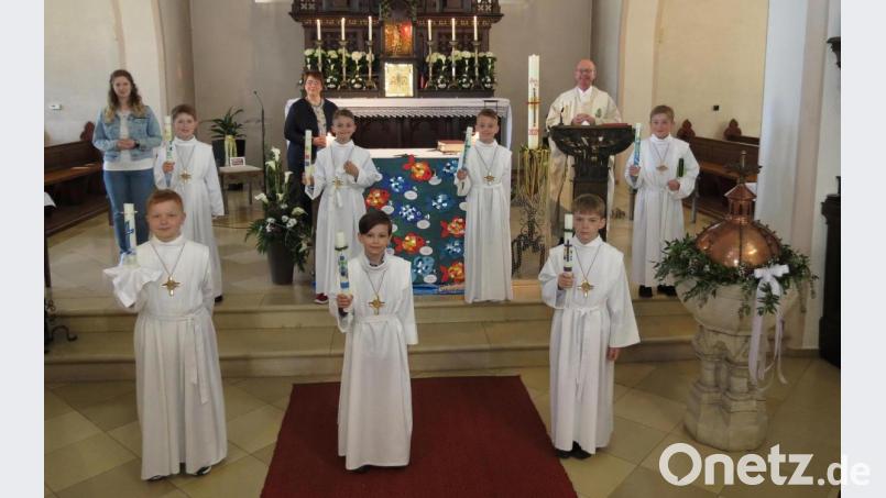 Am Sonntag empfingen sieben Buben die Erstkommunion in St. Marien Rothenstadt. Bild: Dobmeier