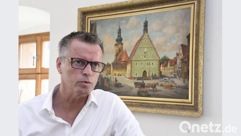 Bürgermeister Hermann Falk wehrt sich in der jüngsten Stadtratssitzung gegen Vorwürfe. Bild: Petra Hartl