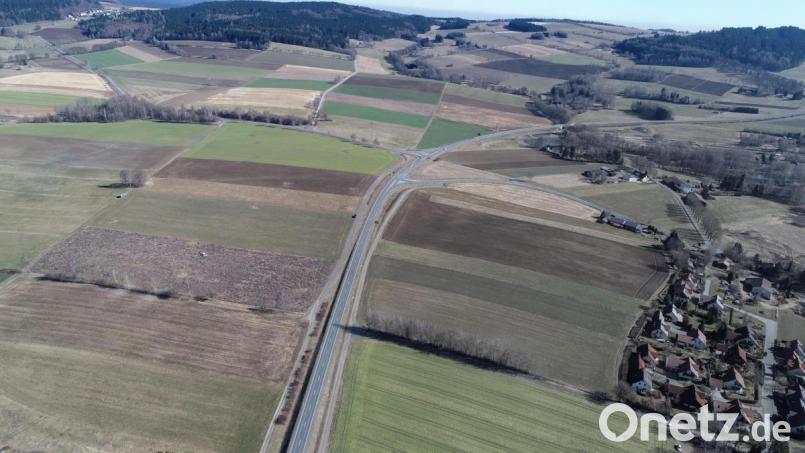 Links der Umgehung und oben begrenzt durch die Straße nach Hermannsreuth ist das Industriegebiet vorgesehen. Doch die geplante Werksansiedlung der Ziegler-Group findet auch Kritik. Bild: Ziegler-Group/exb