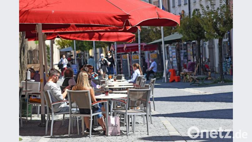 In der Weidener Fußgängerzone herrscht wieder Leben.. Bild: Gabi Schönberger