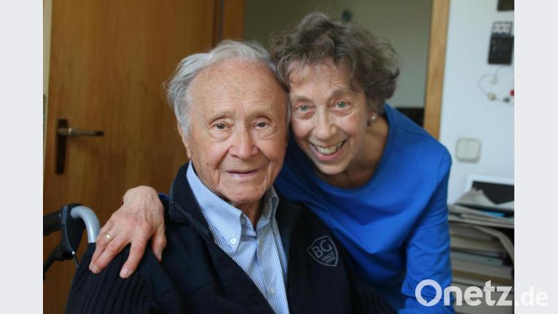 Alexander Fried feiert nach einer Corona-Infektion zusammen mit seiner Frau Dorothea Woiczechowski-Fried. Bild: jrh