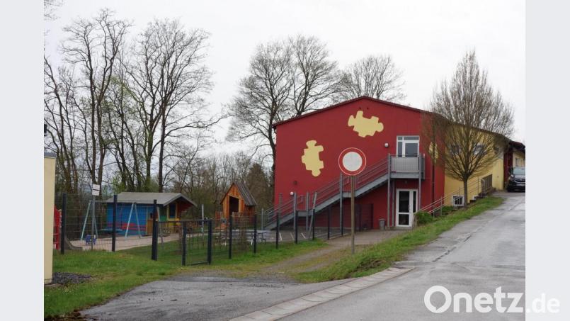 Mit einem Anbau auf der jetzigen Zufahrt liebäugelt die Stadtverwaltung bei der Kindertagesstätte in Roggenstein zur Schaffung von weiteren Krippenplätzen. Bild: fjo