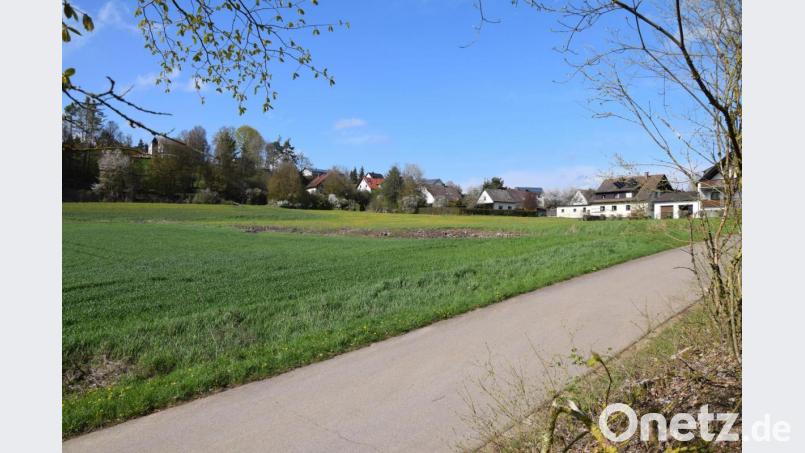 Im neuen Wohnbaugebiet G&#039;steibat in Mendorferbuch entstehen 29 neue Bauparzellen. Ein zentrales Nahwärmenetz, wie es angedacht war, wir hier nicht kommen. Die Kosten sind zu hoch. Bild: bö