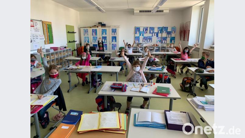 Die Klasse 2a ist zurück in der Schule. Erstmals seit Mitte Dezember ist der Wechselunterricht wieder möglich. Bild: jus