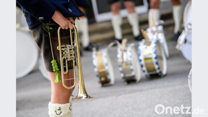 Laien-Musiker dürfen den Proben-Betrieb in Bayern wieder aufnehmen – unter bestimmen Voraussetzungen. Außerdem machte das Kabinett den Weg für Tourismus ab Pfingsten endgültig frei. Archivbild: Matthias Balk/dpa