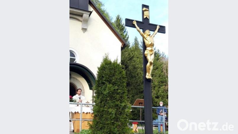 Auf dem Kalvarienberg wurde ein Gottesdienst gefeiert. Bild: soj