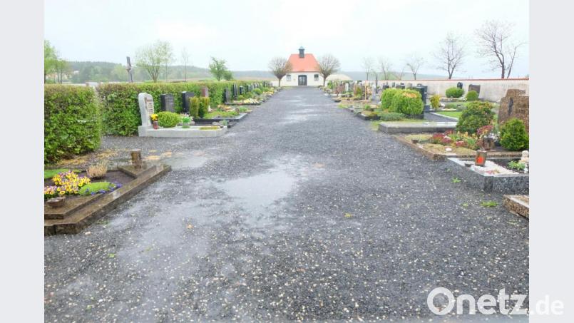 Im Zugangsbereich erhält der Friedhof in Stulln ein neues Aussehen. Bild: ohr