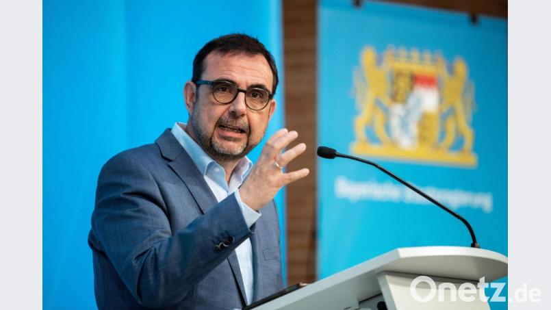 Klaus Holetschek (CSU), Gesundheitsminister von Bayern, spricht auf einer Pressekonferenz. Foto: Matthias Balk/dpa Bild: Matthias Balk/dpa
