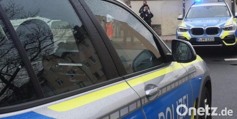 Großeinsatz für Feuerwehr, Rettungsdienst und Polizei: Gegen 16 Uhr erfuhr die Polizei von zwei verletzten Kindern im Zentrum von Weiden. Bild: Gabi Schönberger