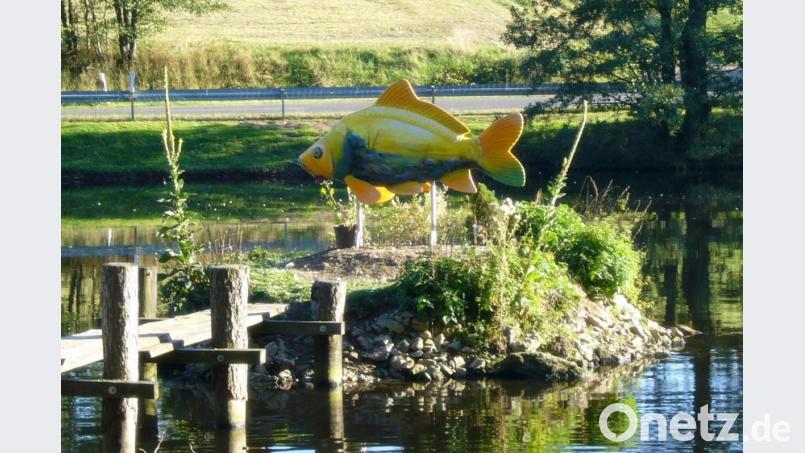 „Amanda“ steht seit 15 Jahren auf der kleinen Insel im Nicklweiher. Bild: soj