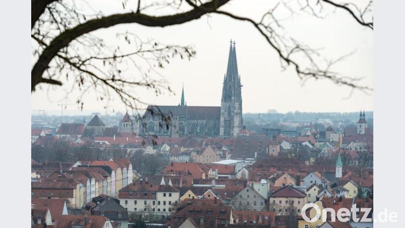 Blick auf Regensburg mit dem Dom St. Peter. Bild: Armin Weigel/dpa