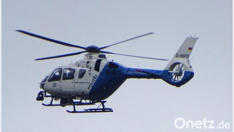 Auch im Gebiet Leimbergerstraße in Weiden kreiste der Polizeihubschrauber bei der Vermisstensuche relativ tief über den Häusern. Bild: Dobmeier