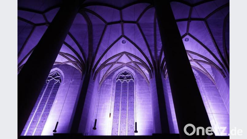 So könnte die Basilika Sankt Martin in Zukunft häufiger aussehen. Die Stadt Amberg hat der Gemeinde eine Lichtanlage geschenkt. Bild: Wolfgang Steinbacher