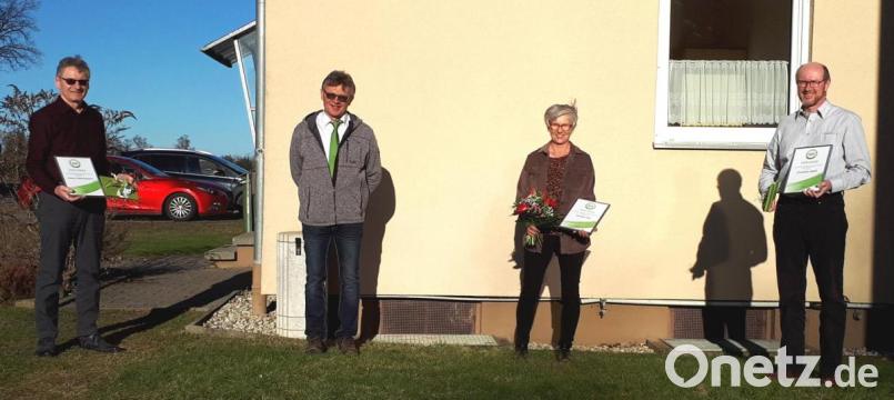 Vorsitzender Gerhard Dietl (Zweiter von links) zeichnete Hans Fleischmann, Christa Süß und Christian Weiß (von links) aus. Bild: Hirsch