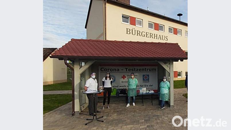 Corona-Teststation im Bushäuschen in Schlammersdorf Bild: lgc