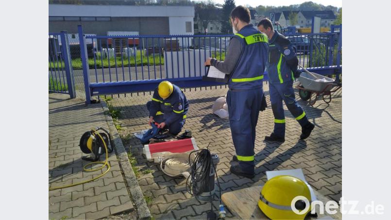Beim Thema Pumpen wird bei der Prüfung besonders genau hingeschaut. Bild: THW Sulzbach-Rosenberg/exb