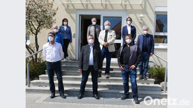 Von rechts unten: Klaus Radl, Manfred Götz, Karl Zeh, Helmut Hummel, Dietmar Fuhlbrügge, Ludwig Biller, Thomas Donhauser, Klaus Donhauser, Claudia Donhauser Bild: .Donhauser/exb