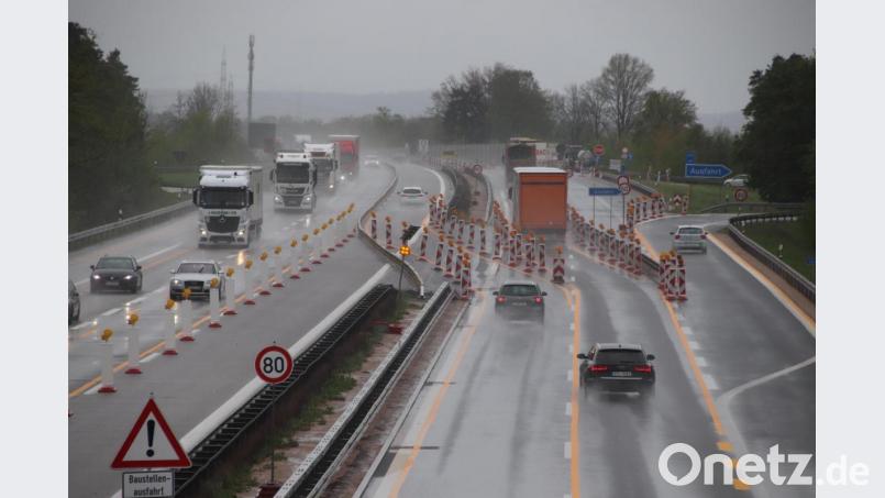 Die Verkehrssituation am Unfallort bei der Autobahnanschlussstelle Schwandorf-Süd ist etwas unübersichtlich, weil sich an dieser Stelle seit kurzem eine Autobahnbaustelle befindet. Bild: td
