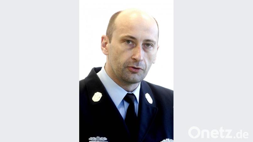 Seit Sonntag ist der 42-jährige Christian Demleitner aus Wernberg-Köblitz neuer Kreisbrandrat im Landkreis Schwandorf. Seine erste Amtshandlung war, die Geburtstagsfeier für seinen Vorgänger Robert Heinfling zu organisieren. Bild: Hirsch